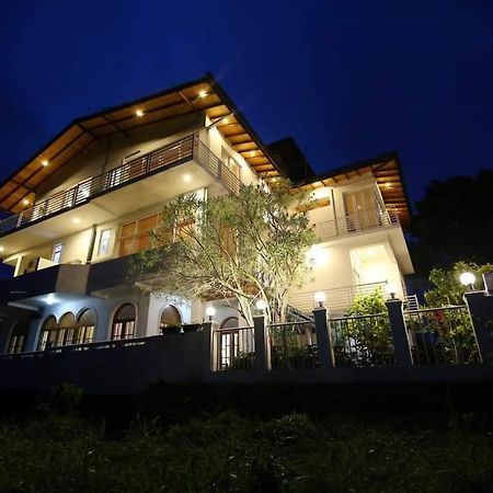 Hillcrest Villa 佩勒代尼耶 外观 照片