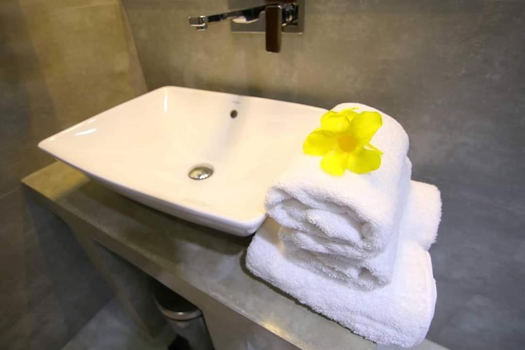 Hillcrest Villa 佩勒代尼耶 外观 照片