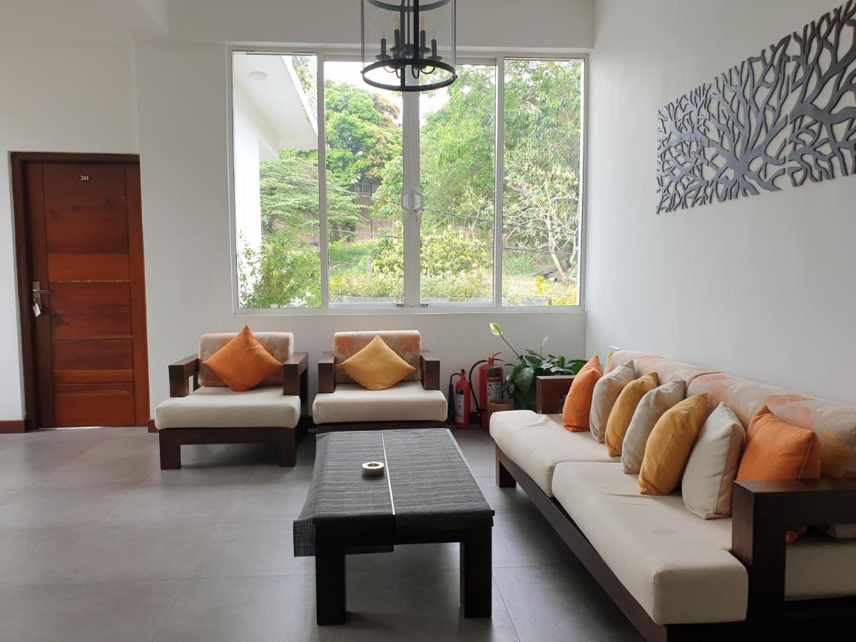 Hillcrest Villa 佩勒代尼耶 外观 照片