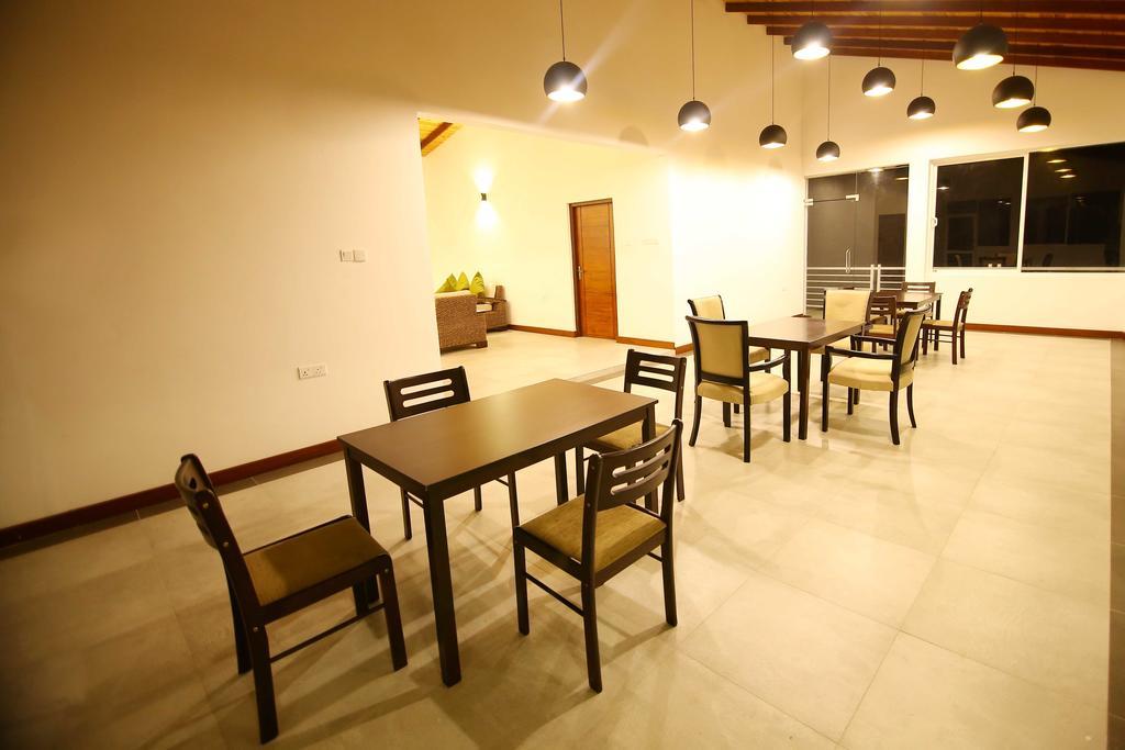 Hillcrest Villa 佩勒代尼耶 外观 照片